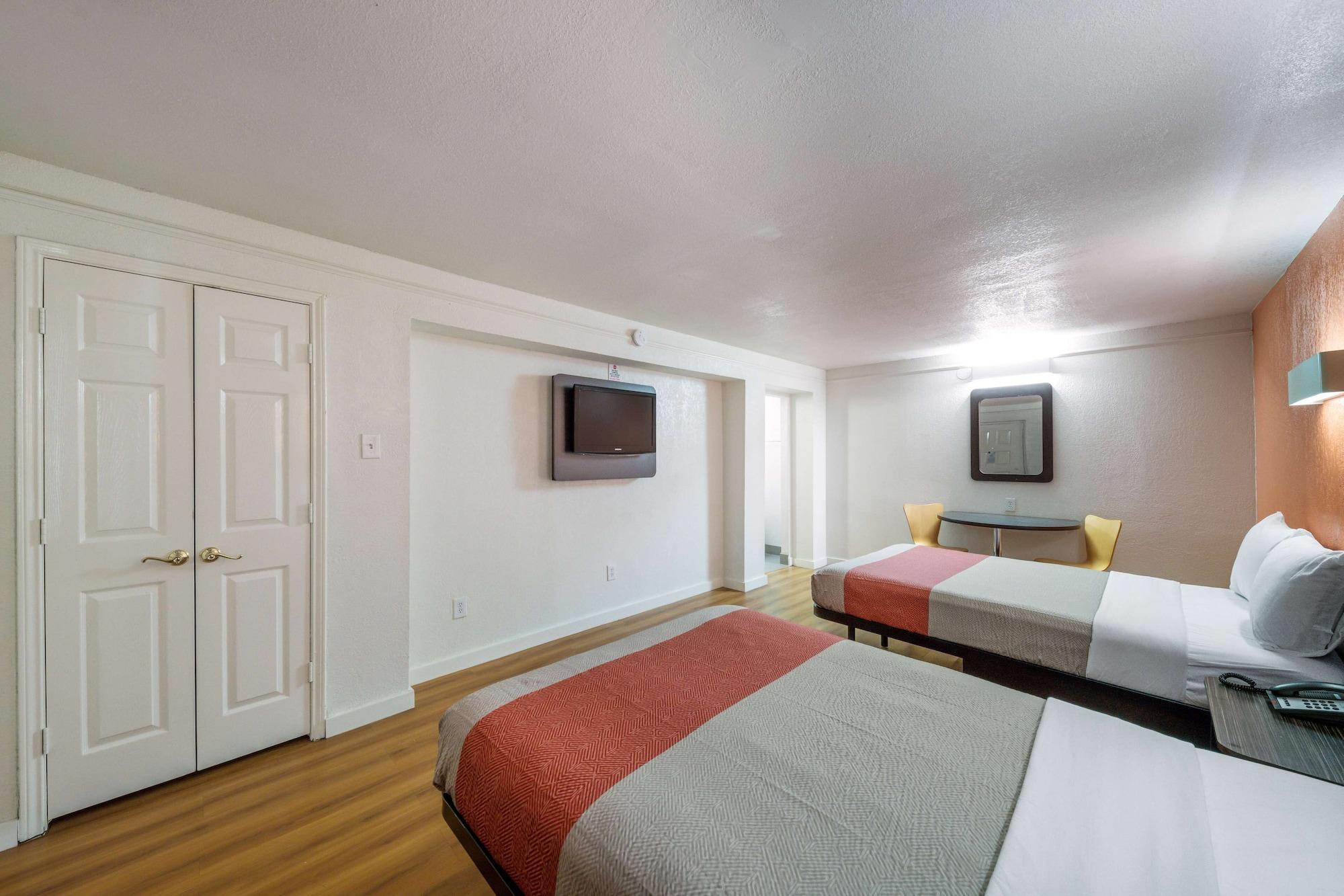 Motel 6-Dallas, Tx - Farmers Branch Εξωτερικό φωτογραφία