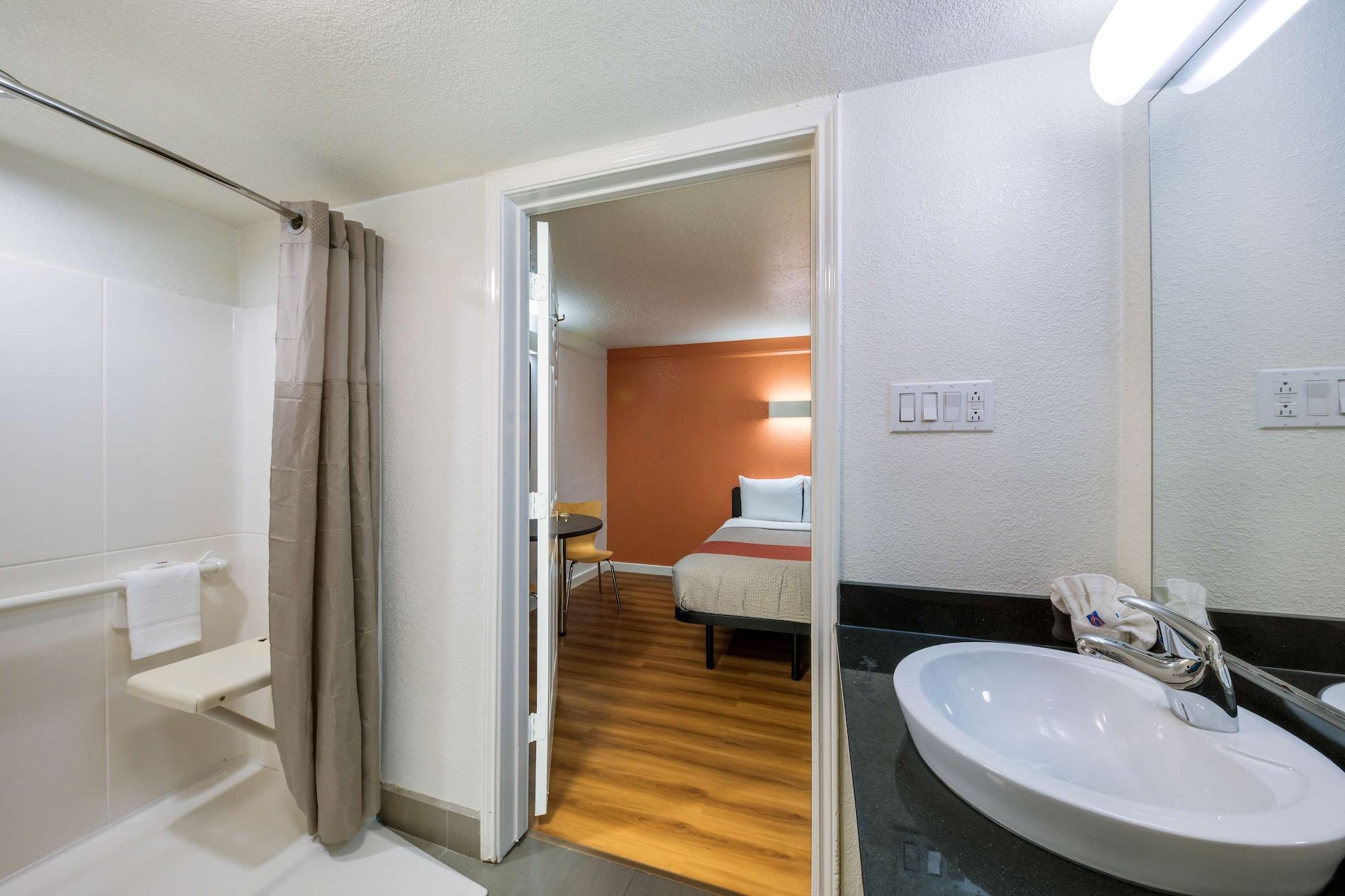 Motel 6-Dallas, Tx - Farmers Branch Εξωτερικό φωτογραφία