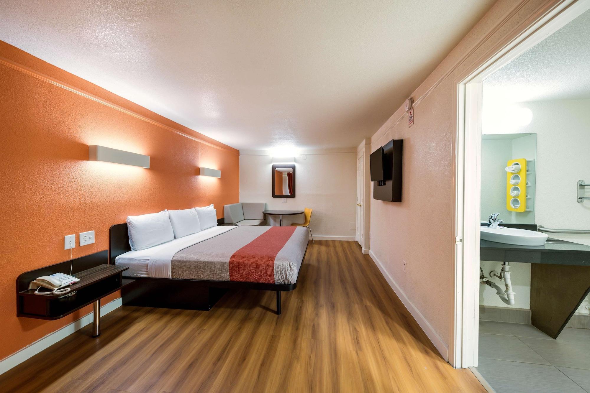 Motel 6-Dallas, Tx - Farmers Branch Εξωτερικό φωτογραφία