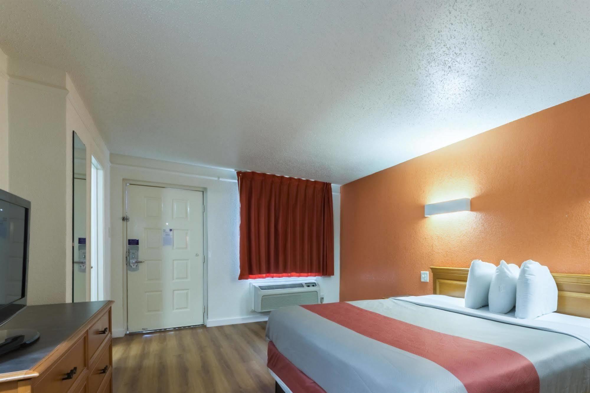 Motel 6-Dallas, Tx - Farmers Branch Εξωτερικό φωτογραφία