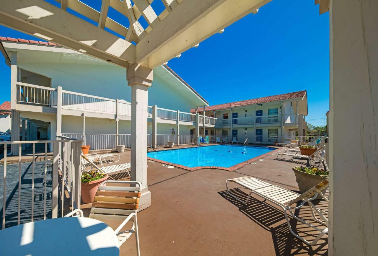 Motel 6-Dallas, Tx - Farmers Branch Εξωτερικό φωτογραφία