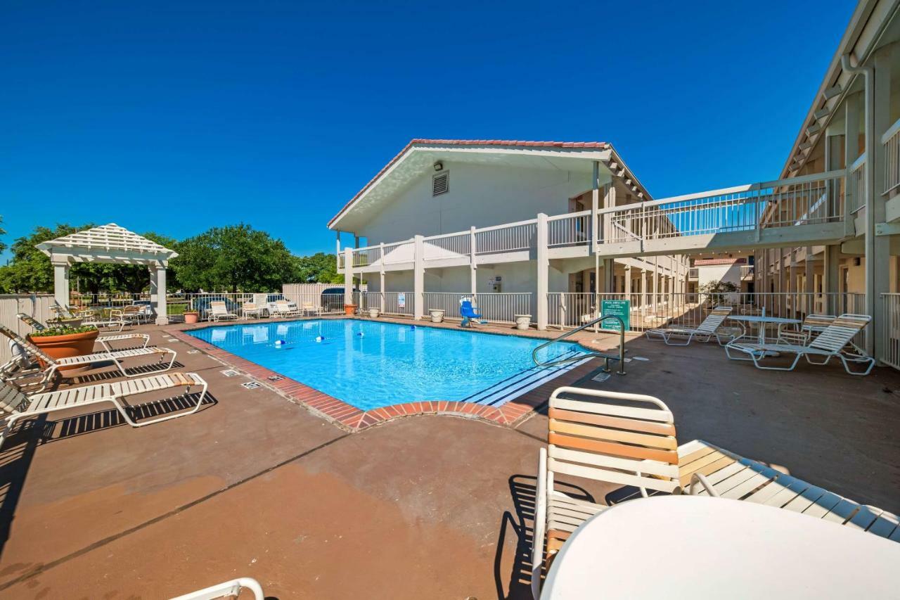 Motel 6-Dallas, Tx - Farmers Branch Εξωτερικό φωτογραφία