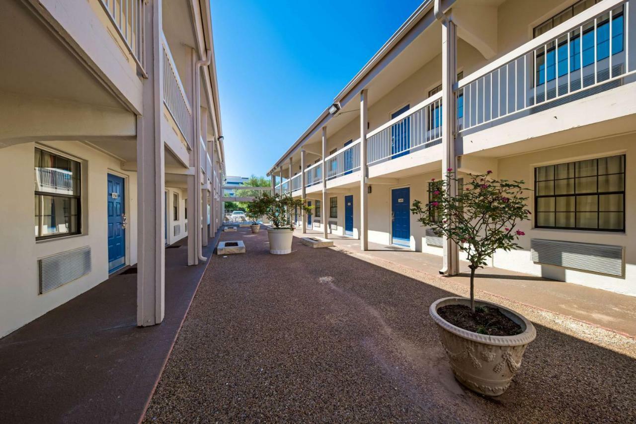 Motel 6-Dallas, Tx - Farmers Branch Εξωτερικό φωτογραφία