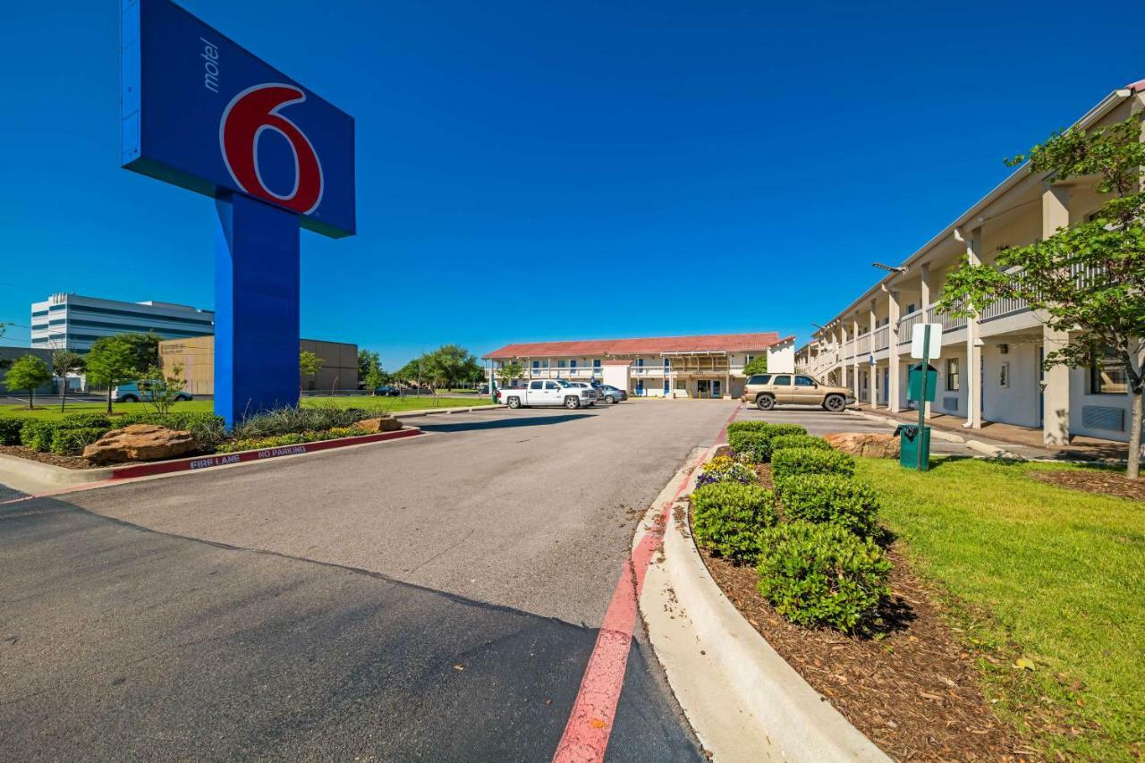 Motel 6-Dallas, Tx - Farmers Branch Εξωτερικό φωτογραφία